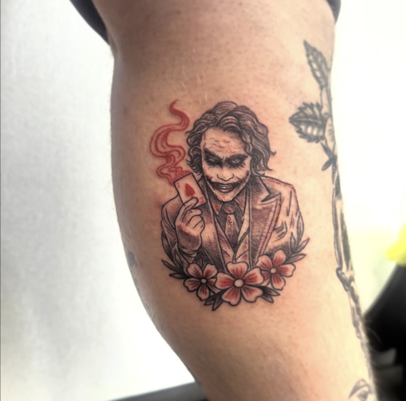 Joker with floral detail, lower leg